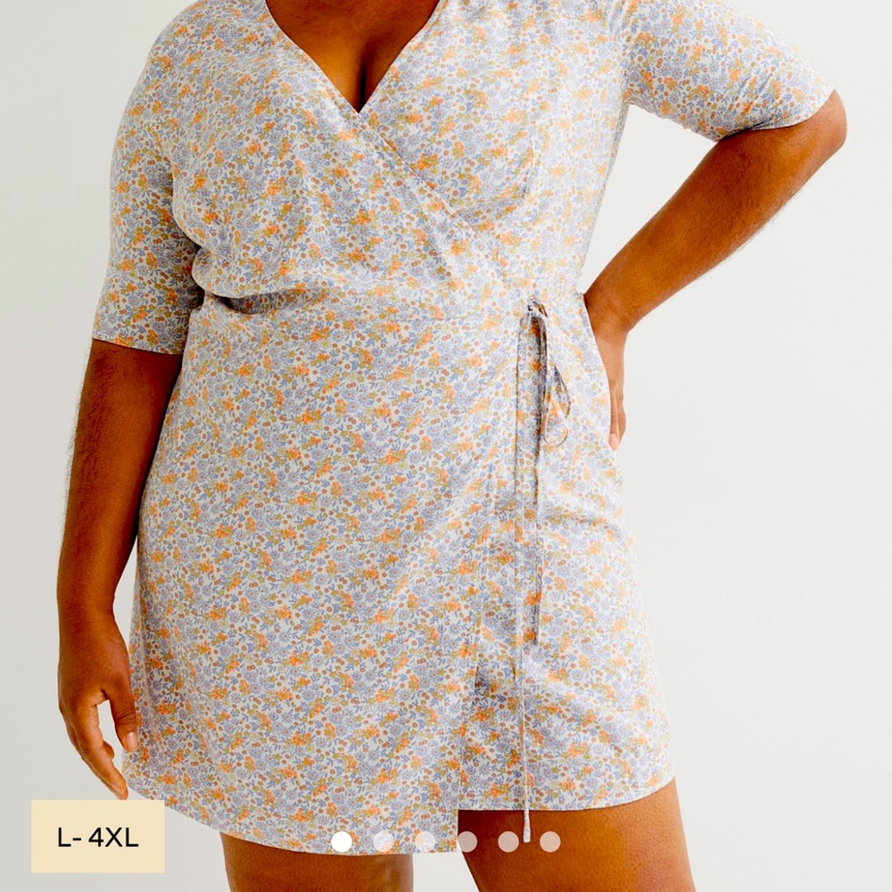 NWT H&M wrap dress floral with small flowers size 4X vneck dress draped with tie